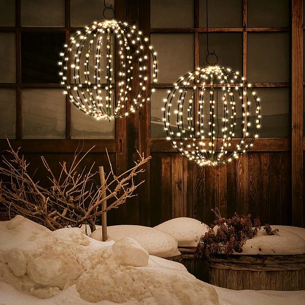 stimmungsvoller dekorativer LED Lichterbaum mit 300 LEDs warmweiß für
